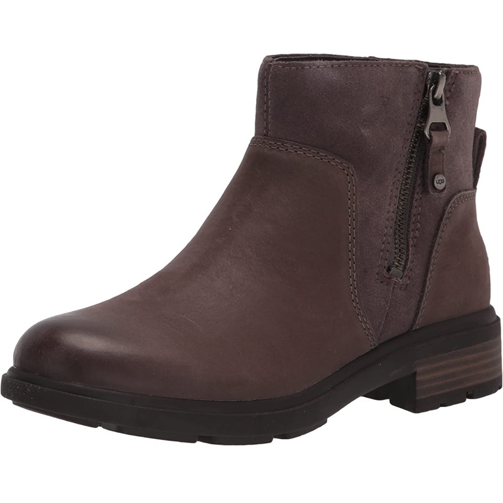 Ugg LaVelle leather sheepskin boots in stout. Size 10